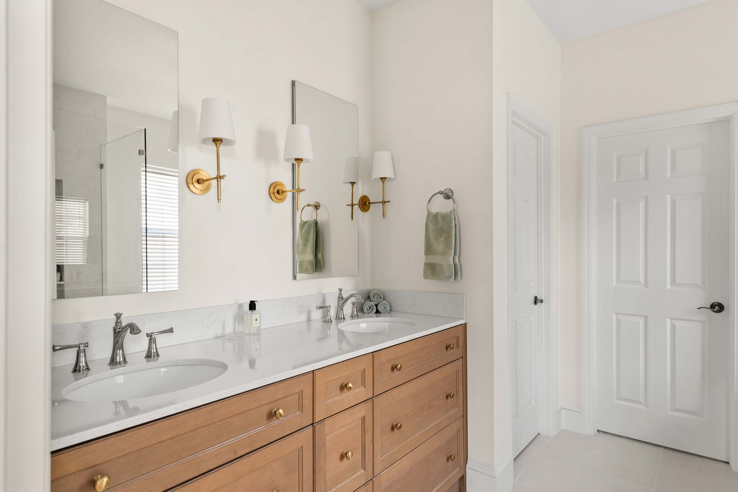 Common-Way-Rd-port-00