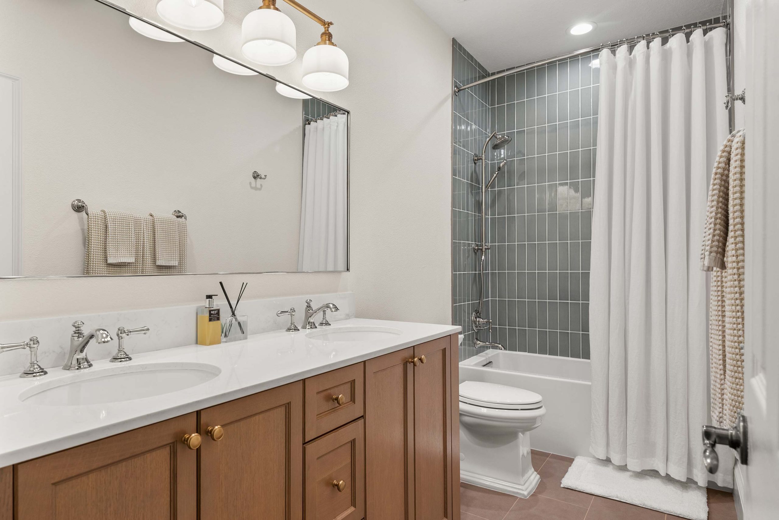 Common Way after guest bath remodel phot