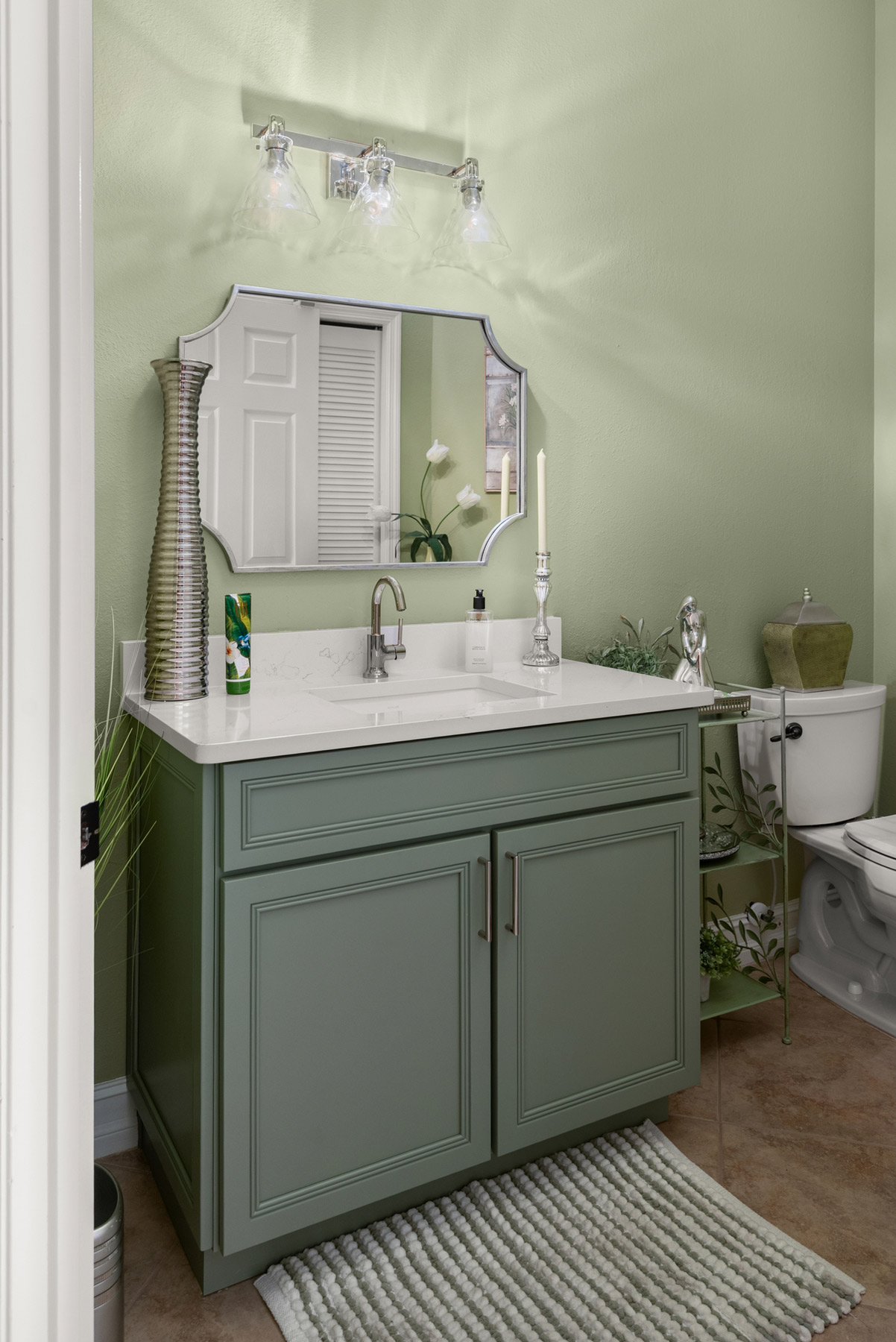 green guest bathroom
