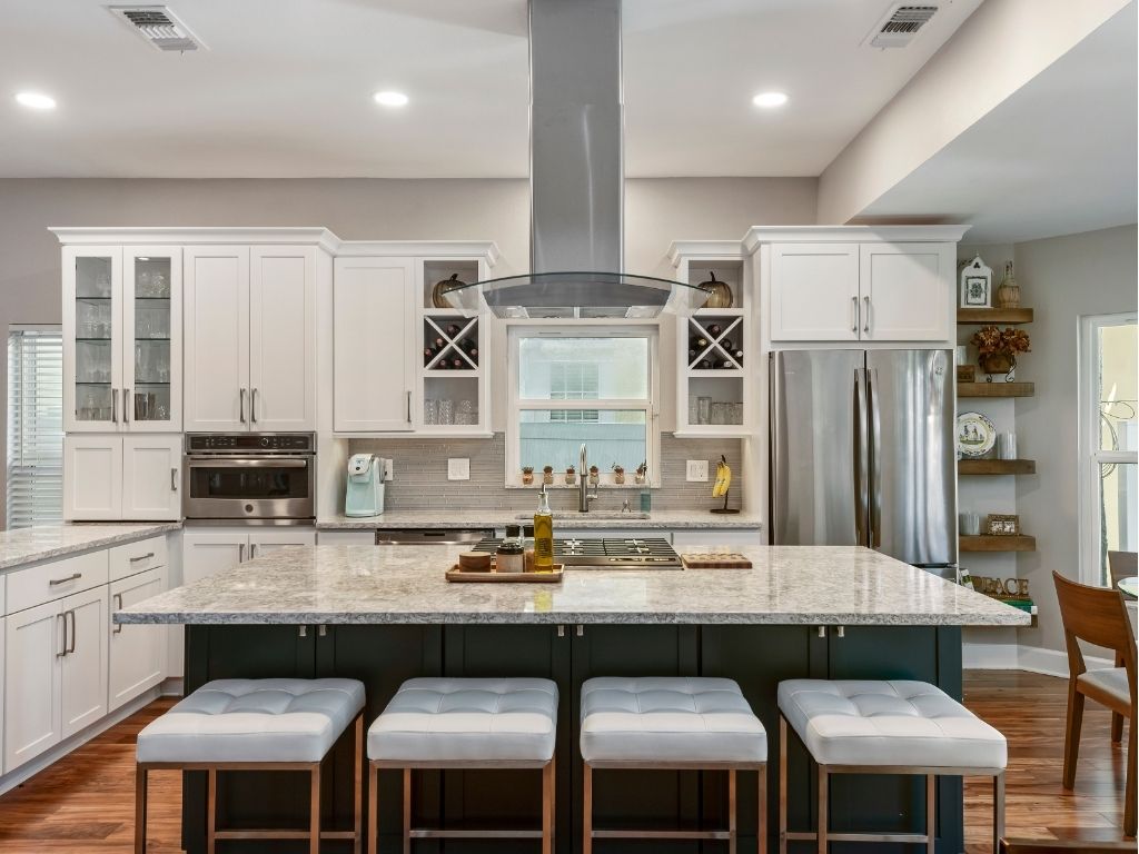 S&w Kitchens Sarasota Daisley kitchen remodel by Larrisa Hicks