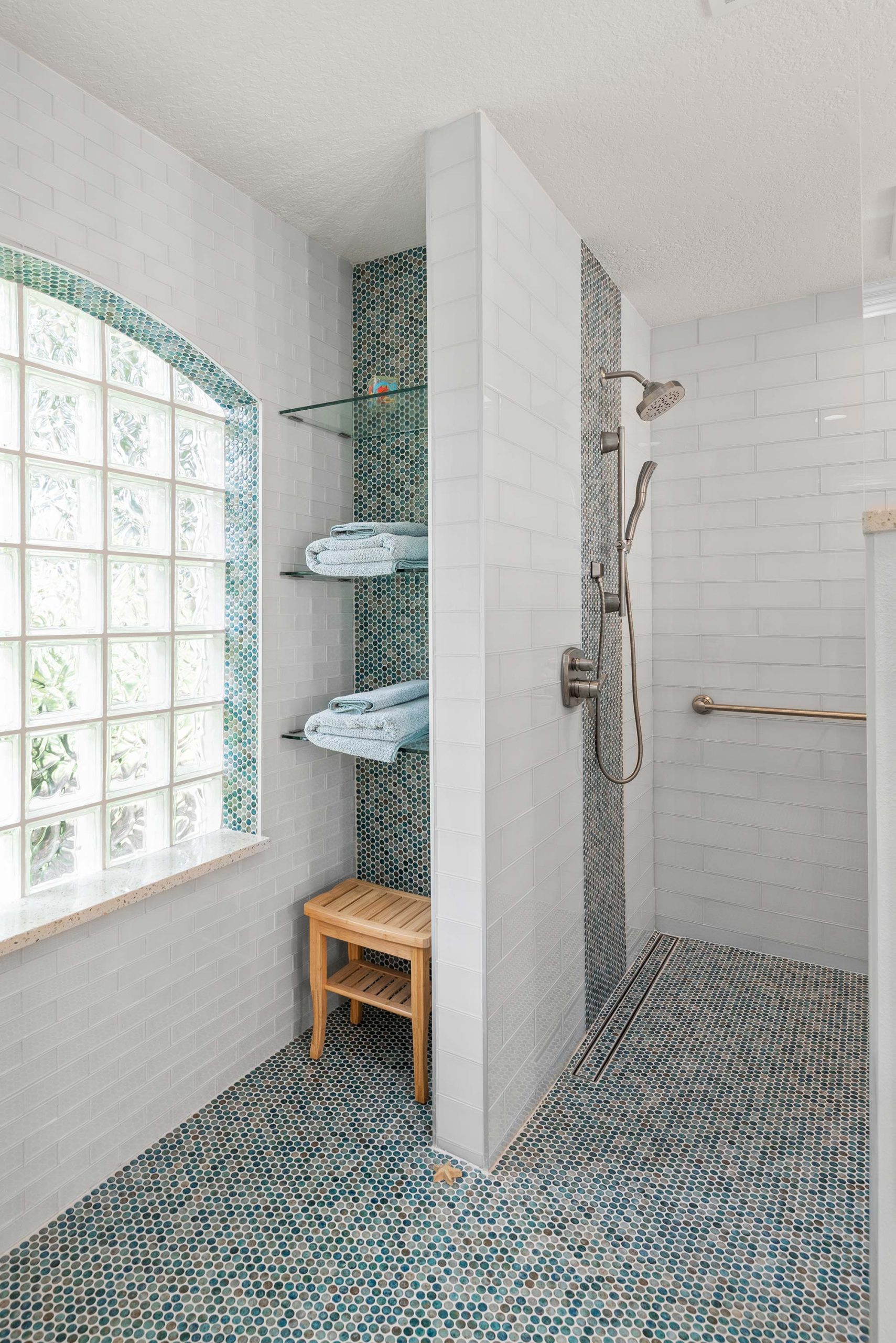 Glenwood-Oaks-Lane-bath-port-04