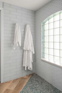 Glenwood-Oaks-Lane-bath-port-06