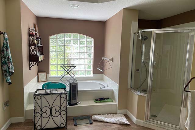 before Glenwood Oaks aging in place bath remodel