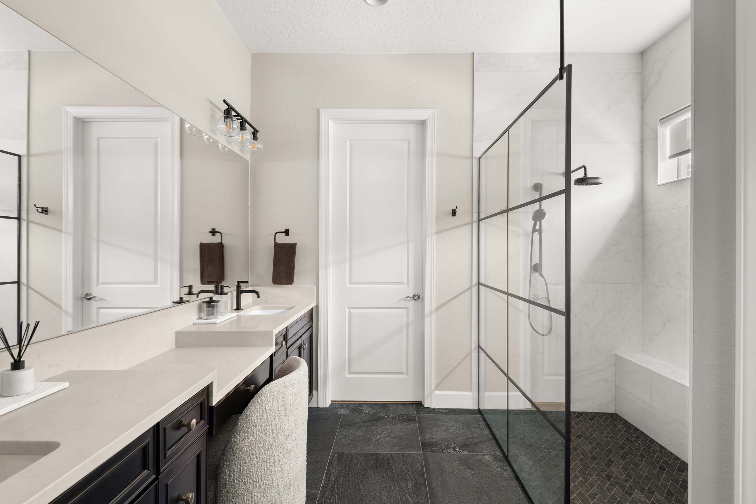 Lock-Street-bathroom-port-01