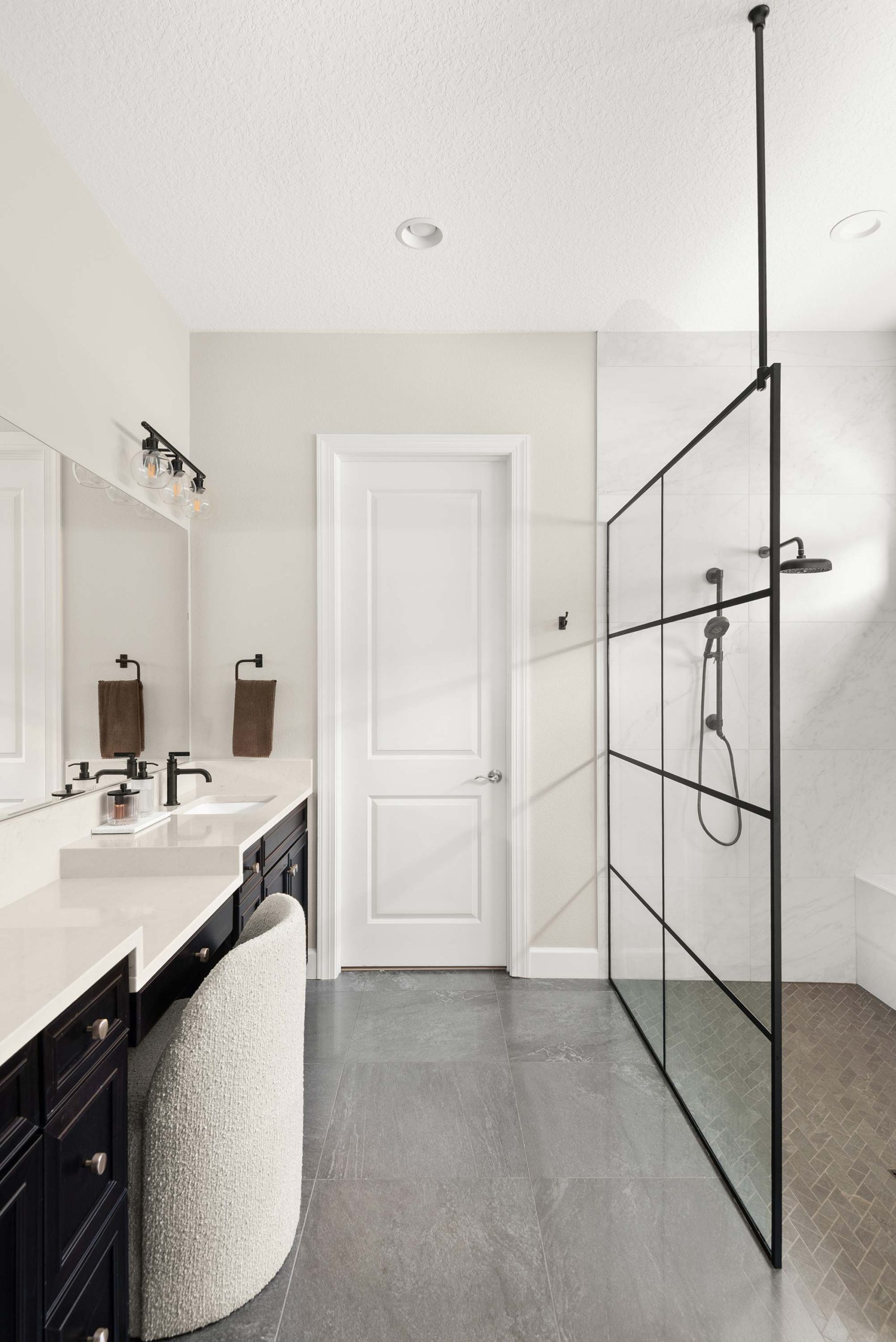 Lock-Street-bathroom-port-02