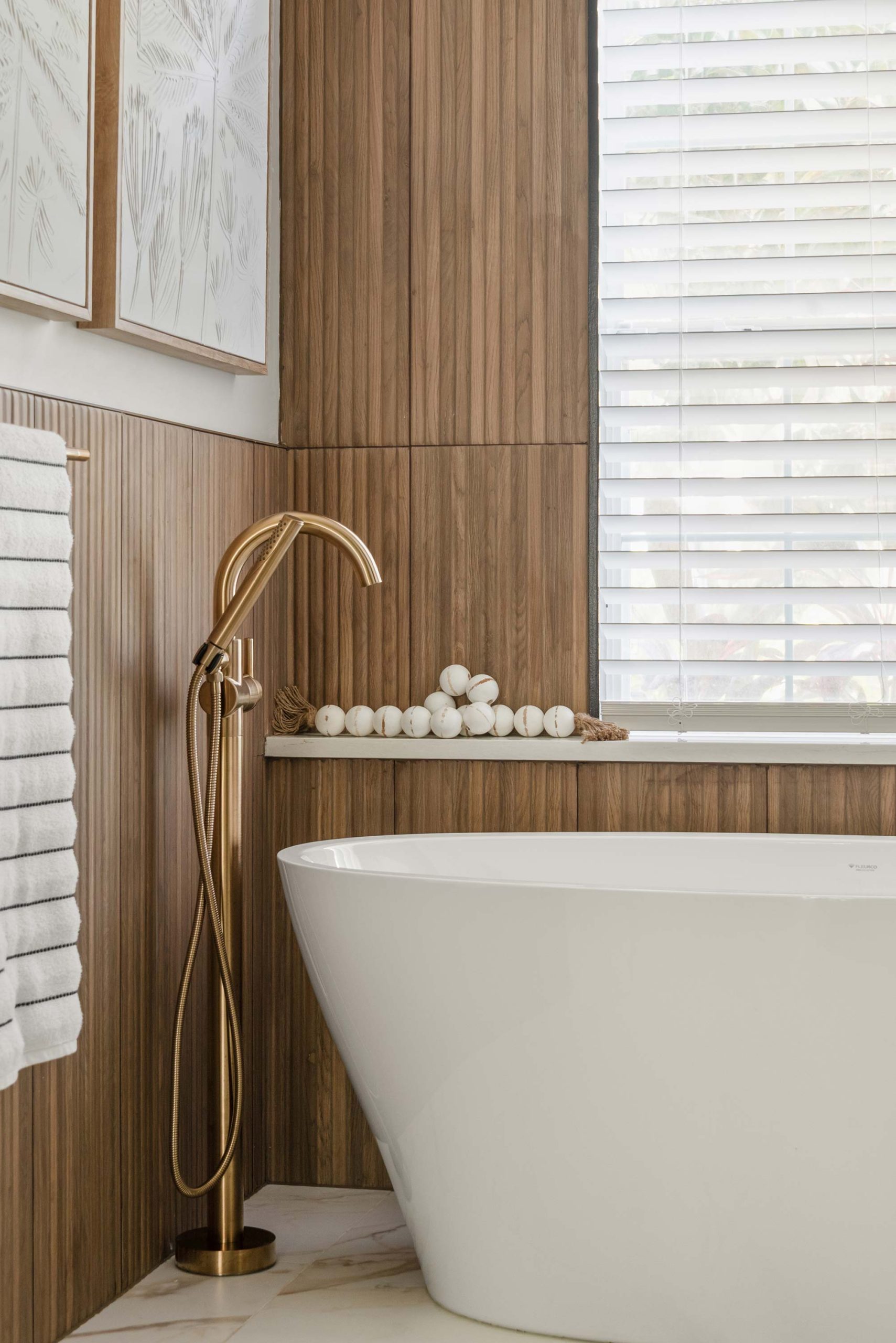 Long-Road-bathroom-port-11